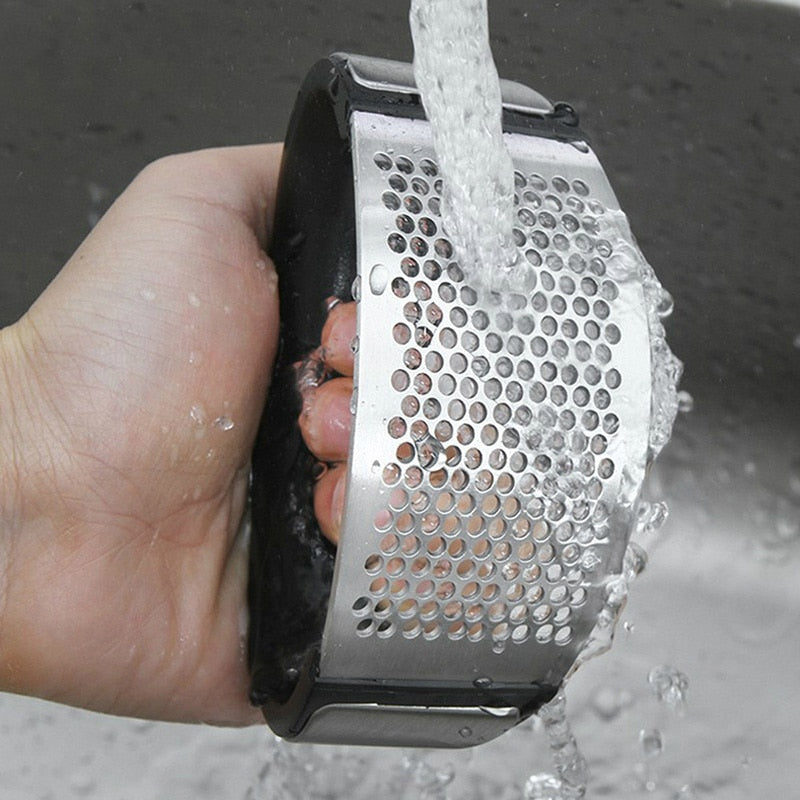 Manual garlic press: Easy, quick, and durable